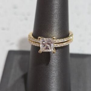 Elegant Gold and Silver Women's Ring